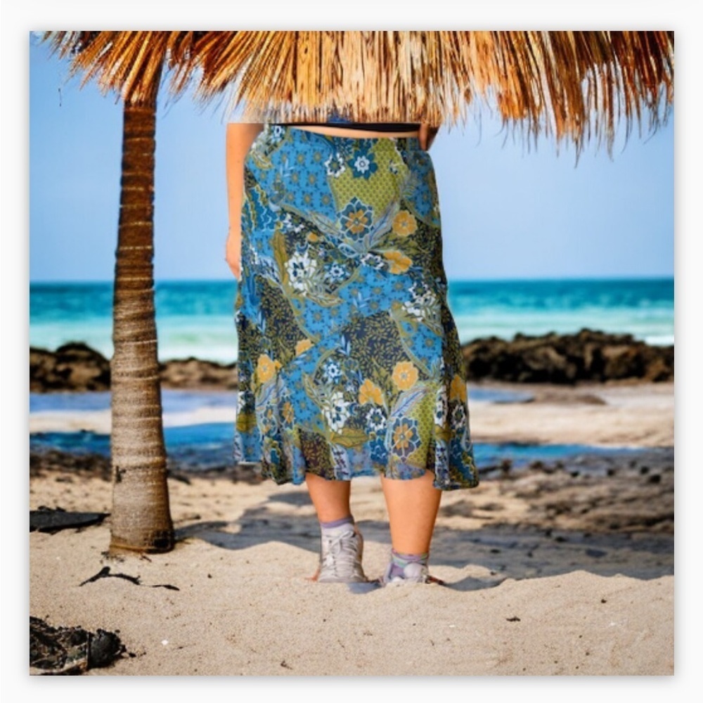 Bohemian SzL Blue,green cream floral ,chiffon lined skirt Boho-NWOT stretch 💙​​